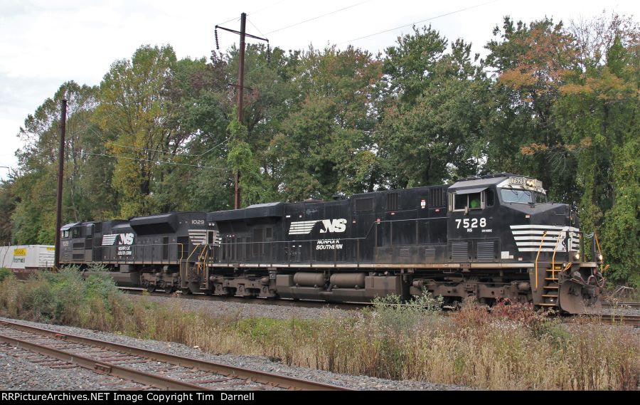 NS 7528 leads 20Q